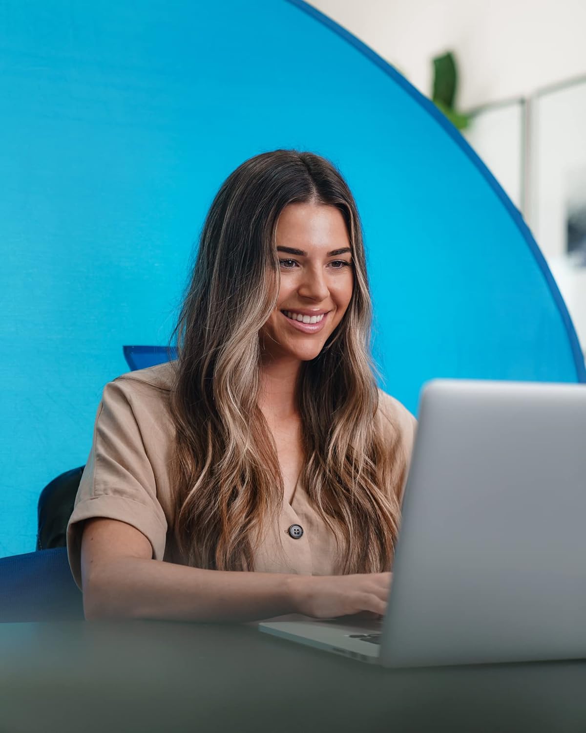 Webaround Big Shot 56" | Blue | Portable Collapsible Webcam Backdrop | Attaches to Any Chair | Wrinkle-Resistant Fabric | Ultra-Quick Setup and Takedown | Perfect for Zoom, Webex, Teams, etc.