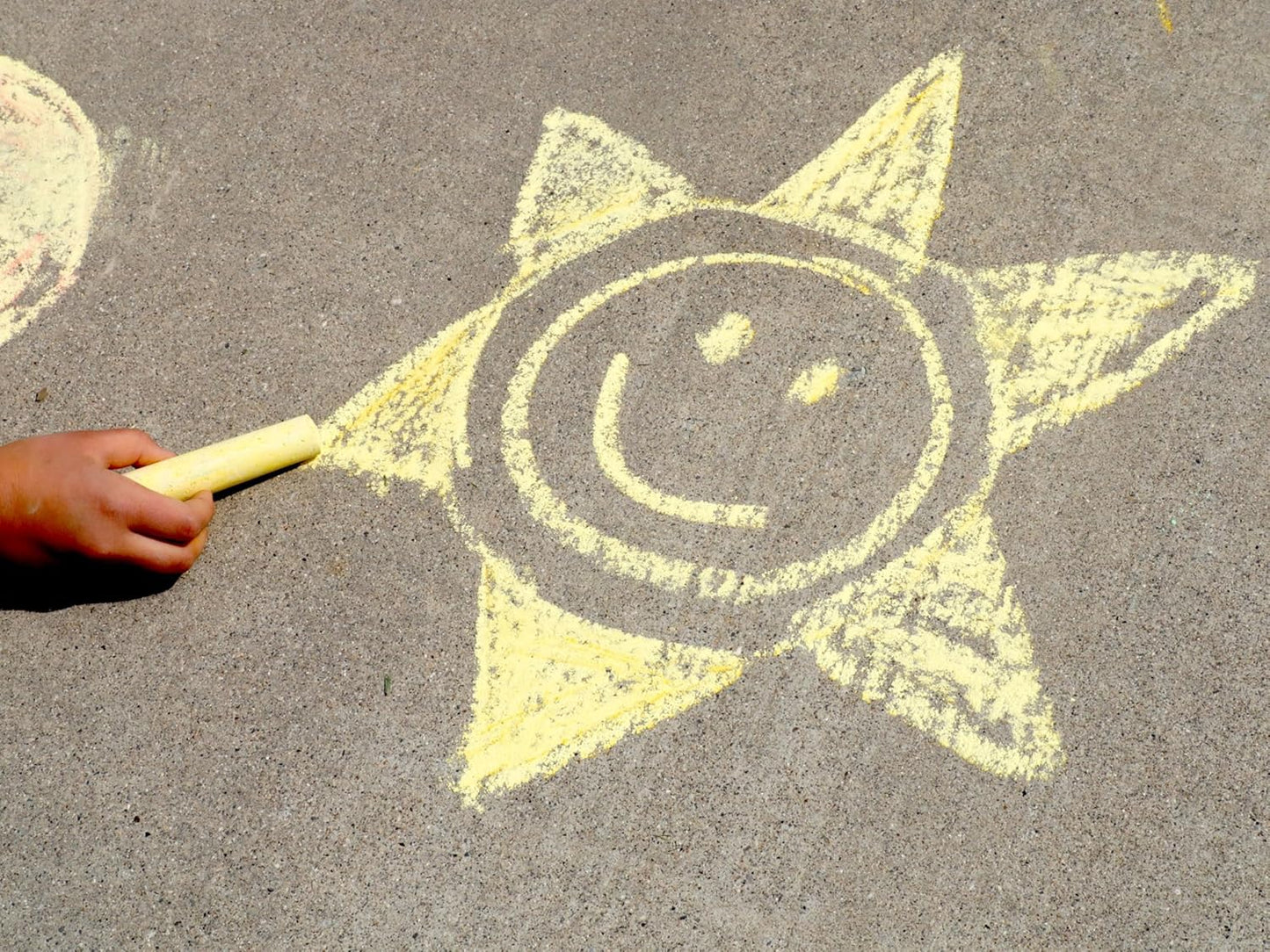 Kid Made Modern 60 Count Pack of Sidewalk Chalk – Blue