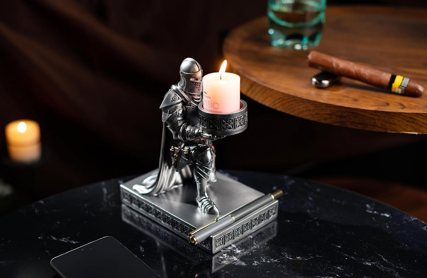 King's Guard Kneeling Knight Candlestick Holders Resin Posture TeaLight Holder Warrior Mobile Phone Stand Pen Holder Candle Holder for Restaurant, Altar, Home Table(Silver)
