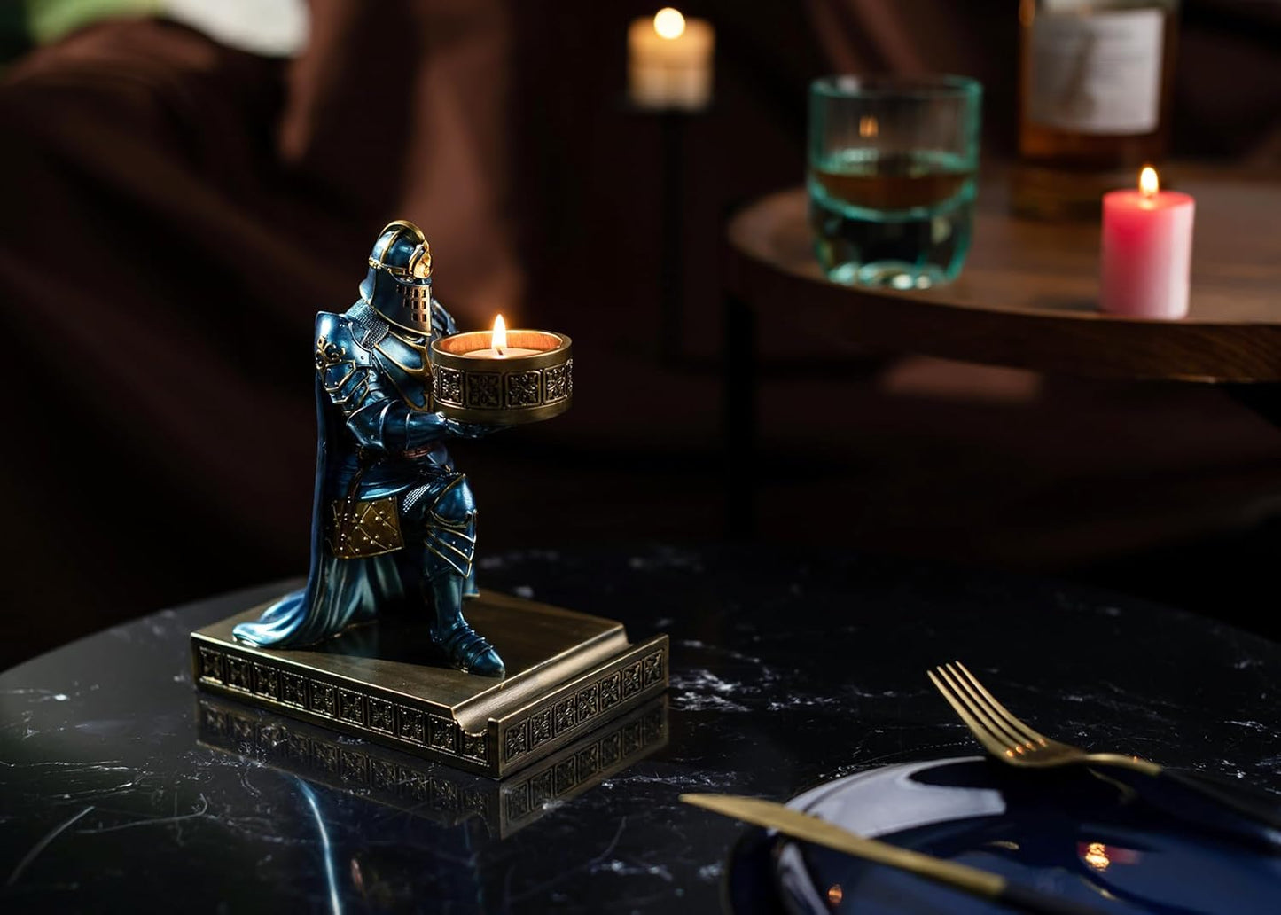 King's Guard Kneeling Knight Candlestick Holders Resin Posture TeaLight Holder Warrior Mobile Phone Stand Pen Holder Candle Holder for Restaurant, Altar, Home Table(Blue)