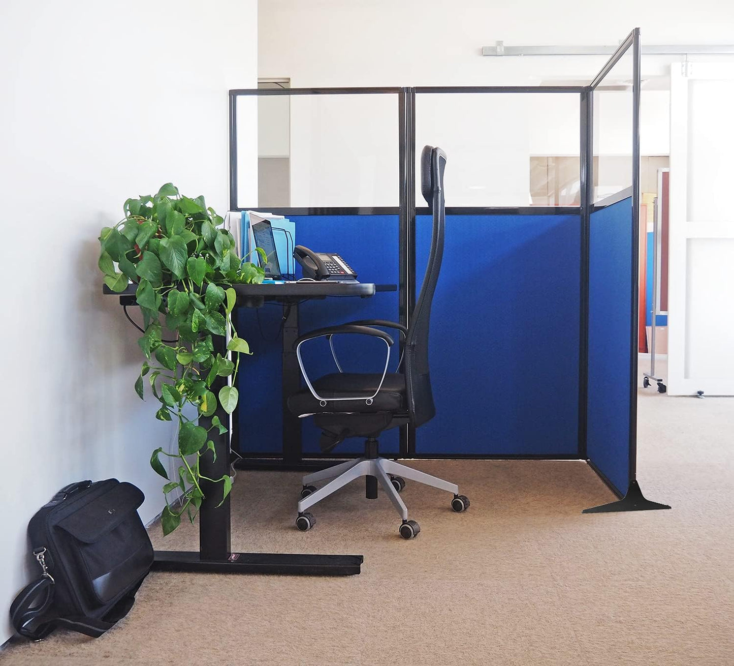 Versare Workstation Partition | Portable Wall Divider | Modern Office Cubicle | Free Standing Privacy Screen | Flexible Work Space | 66" x 70" W/Window, Cloud Gray Fabric Panels